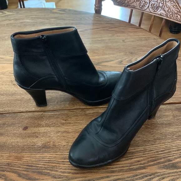 leather  black upper bootie size 8 1/2 - Picture 6 of 7